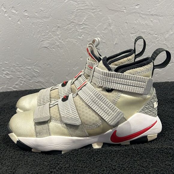 🔥🏀 NIKE Lebron Soldier XI Silver Bullet - Men Sz 8 - Special Edition - EUC - Picture 4 of 11